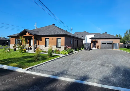 Maison à étages à vendre - 202 Rue des Bâtisseurs, Chicoutimi-Jonquière, G7P0K3