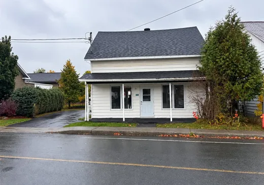 Un étage et demi à vendre - 1476 Rue Principale, Saint-Côme-Linière, G0M1J0