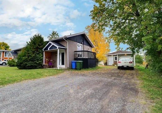Bungalow à vendre - 118 Rue St-Antoine, Amqui, G5J3J8