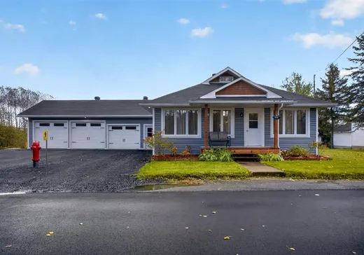 Bungalow à vendre - 322 Ch. de Fontainebleau, Weedon, J0B3J0