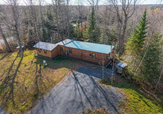 Bungalow à vendre - 1305 Ch. des Chalets, Coaticook, J1A2S4