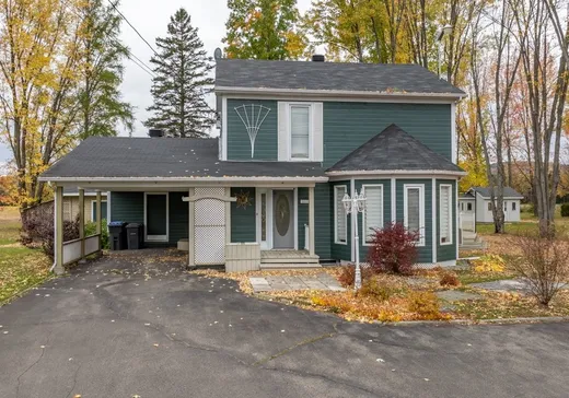 Maison à étages à vendre - 249 Route 295, Dégelis, G5T1R5