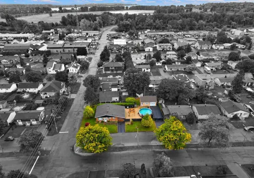 Maison à vendre - 554 Rue St-Thomas, Salaberry-de-Valleyfield, J6T 4K7
