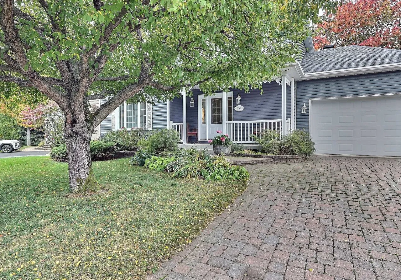 957 Rue Côté — photo 3
