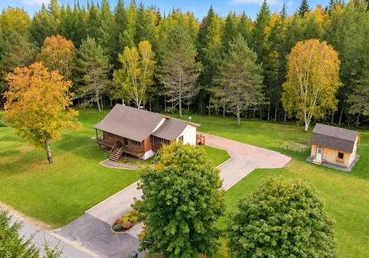 Maison à étages à vendre - 861 Ch. du Lac-à-la-Loutre, Bergeronnes, G0T1G0
