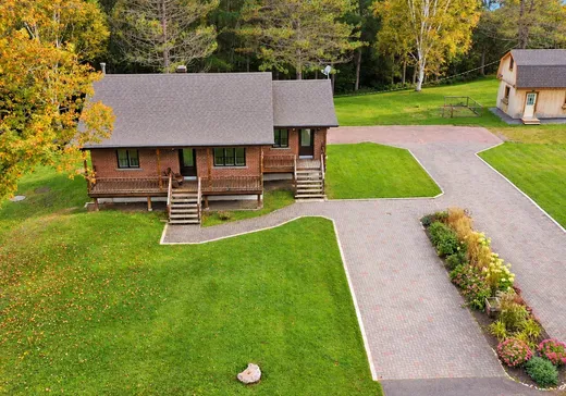 Maison à vendre - 861 Ch. du Lac-à-la-Loutre, Bergeronnes, G0T 1G0