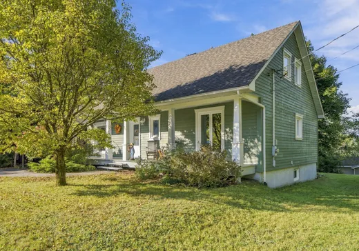 Maison à vendre - 205 Rue Langlois, Windsor, J1S 2Y9