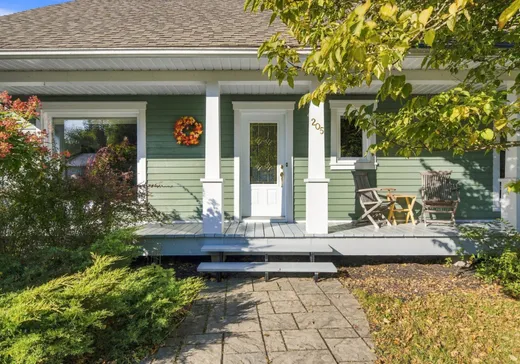 Maison à vendre - 205 Rue Langlois, Windsor, J1S 2Y9