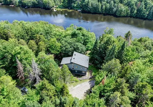 Two or more stories for sale - 42 Ch. Spruce S., Saint-Sauveur, J0R1A0