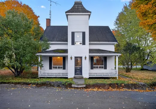 Un étage et demi à vendre - 1250 Rue de l'Église, Saint-Félix-de-Kingsey, J0B2T0