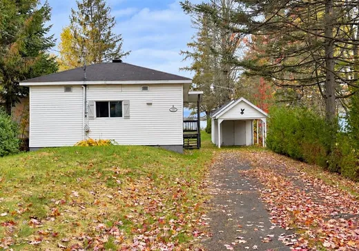 Bungalow à vendre - 3320 Ch. du Tour-du-Lac, Herouxville, G0X1J0