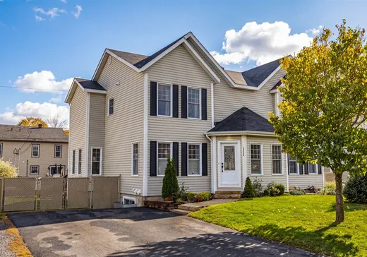 Maison à vendre - 111 Rue Jean-Paul-Lemieux, Cowansville, J2K 0G3