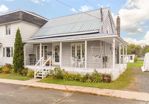 Maison à étages à vendre - 3510 Rue Réjane-Sanschagrin, St-Mathieu-Du-Parc, G9T3N8