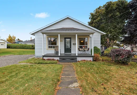 Bungalow for sale - 1830 Rue St-Jean-Baptiste, Mont-Joli, G5H2L8