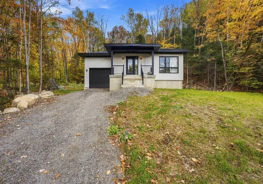 Bungalow à vendre - 1980 Ch. des Hauteurs, St-Hippolyte, J8A2L5