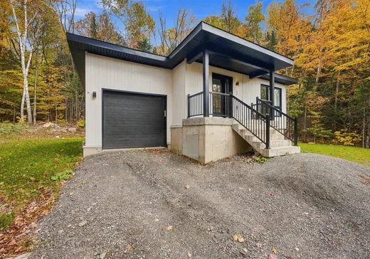 Maison à vendre - 1980 Ch. des Hauteurs, St-Hippolyte, J8A 2L5