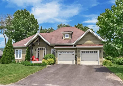 Maison à vendre - 9 Av. des Faucons, Saint-Sauveur, J0R 1R4