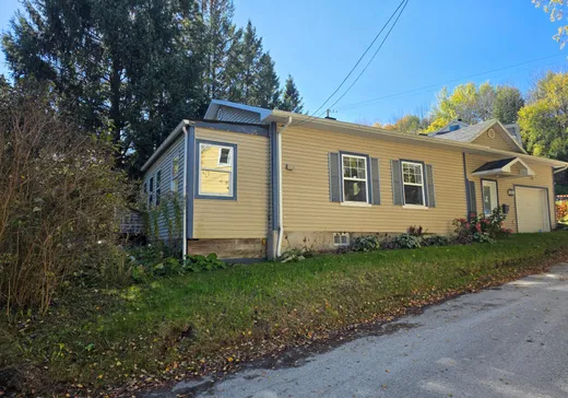 Maison à vendre - 1009 Rue Plessis, Sherbrooke, J1H 2K1