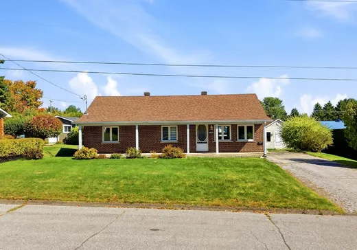 Bungalow à vendre - 539 Rue Legendre, Asbestos, J1T2L5