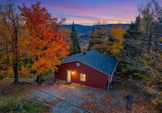 Two or more stories for sale - 218 Ch. de la Montagne, St-Adolphe d'Howard, J0T2B0