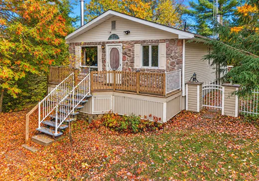Two or more stories for sale - 315 Rue Juteau, Saint-Calixte, J0K1Z0