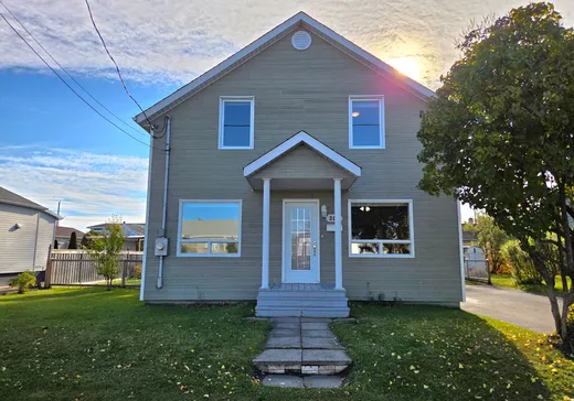 Maison à étages à vendre - 201 Rue St-Joseph, Matane, G4W1N5