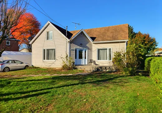 Maison à étages à vendre - 372 Rue St-Romuald, Farnham, J2N2P5