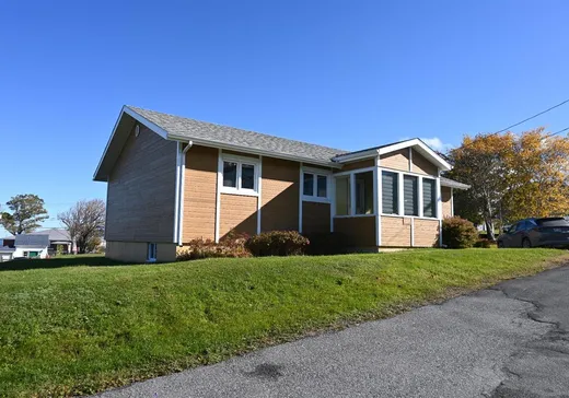 House for sale - 1 Rue St-Paul, Cap-Chat, G0J 1E0