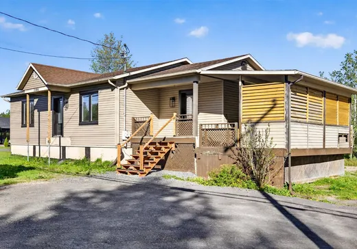 House for sale - 1104 Route 122, St-Cyrille-De-Wendover, J0C 1A0