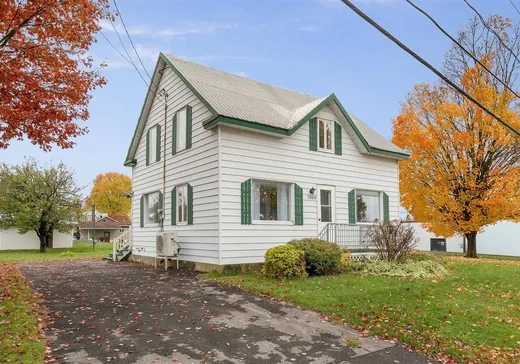 House for sale - 7990 Boul. du Parc-Industriel, Becancour, G9H 3N9
