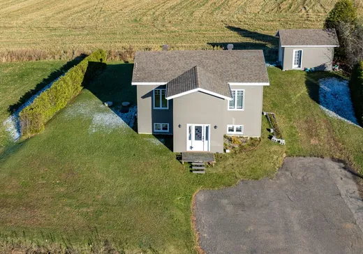 Two or more stories for sale - 1118 Route 138, Baie-Saint-Paul, G3Z2X1