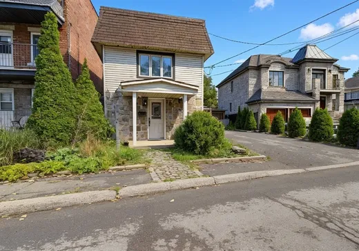 Maison à vendre - 7950 Boul. Gouin E., Montréal (Centreville), H1E 1B3