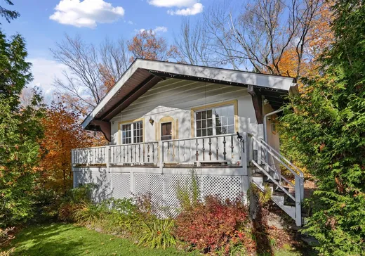 Bungalow à vendre - 370 Ch. des Sapins, Saint-Sauveur, J0R1K0