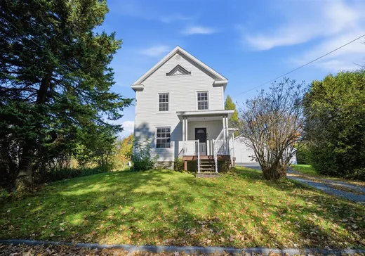 Two or more stories for sale - 60 Rue Pleasant, Sherbrooke, J1C0G8