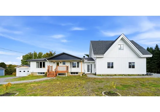 Two or more stories for sale - 800 Ch. Georges-Vallières, Sherbrooke, J1R0R1