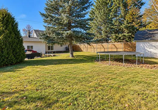House for sale - 504 Rue Principale, Pohénégamook, G0L 1J0