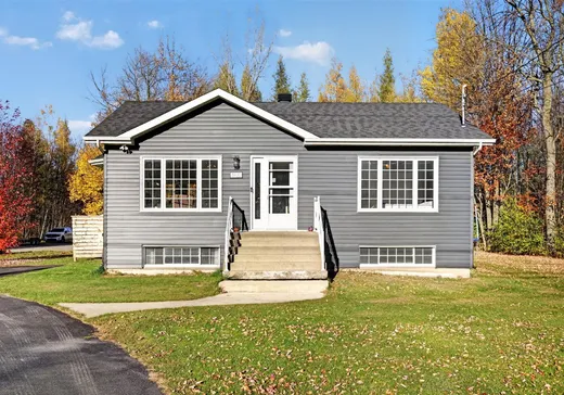 Bungalow à vendre - 5930 Boul. St-Joseph, St-Nicephore, J2A3W2