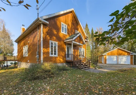 Two or more stories for sale - 626 Ch. de la Presqu'île, Rivière-Rouge, J0T1T0