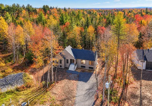 Maison à étages à vendre - 301 Rue des Ancêtres, Saint-Colomban, J5K2H6