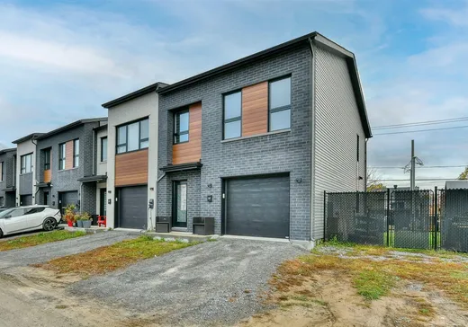 House for sale - 341 Rue du Merlot, Sainte-Marthe-sur-le-Lac, J0N 1P0