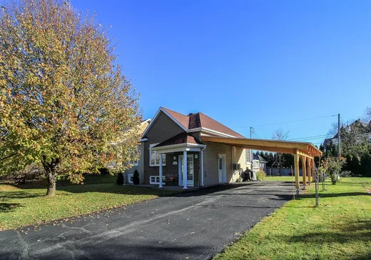 Maison à vendre - 5462 Av. des Bernaches, Alma, G8E 1H1