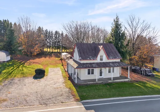 Maison à vendre - 679 Rue Principale, St-Sebastien-De-Frontenac, G0Y 1M0