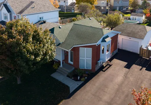 Two or more stories for sale - 3275 Boul. Gareau, St-Hubert, J3Y8W3