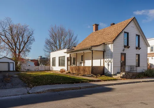 Maison à étages à vendre - 64 Rue St-Patrice O., Magog, J1X1V9