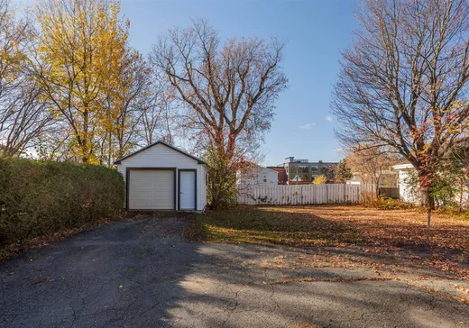 Maison à vendre - 64 Rue St-Patrice O., Magog, J1X 1V9