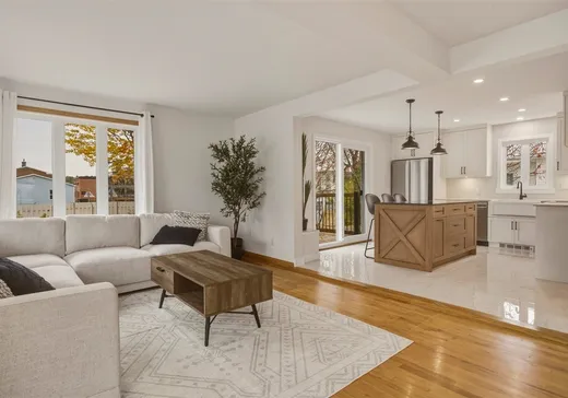 Maison à vendre - 64 Rue St-Patrice O., Magog, J1X 1V9