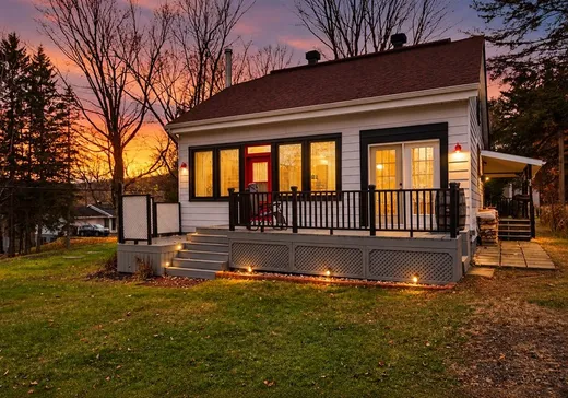 Two or more stories for sale - 56 117e Avenue, St-Hippolyte, J8A2E8