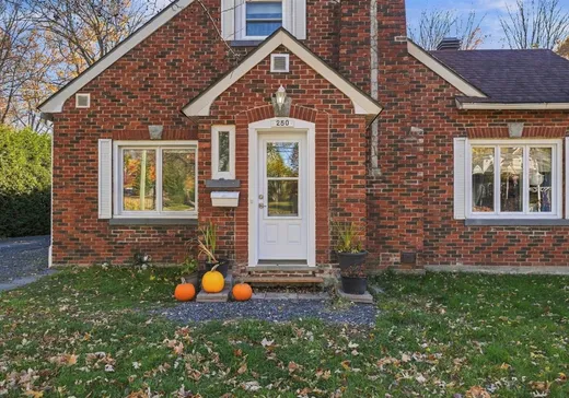 House for sale - 250 Rue des Pins, Magog, J1X 2H9