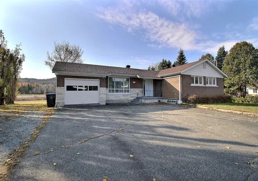 Bungalow à vendre - 515 Av. Leclerc, Dégelis, G5T1H4