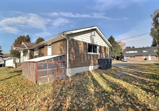 Maison à vendre - 515 Av. Leclerc, Dégelis, G5T 1H4